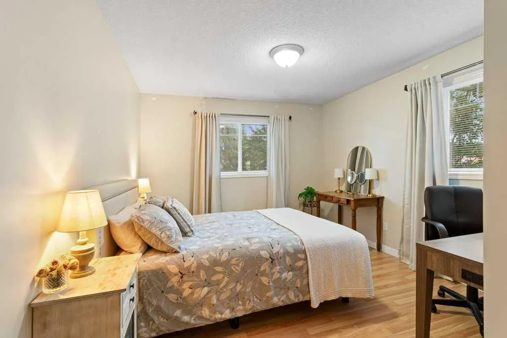 5220 50A Avenue, #606