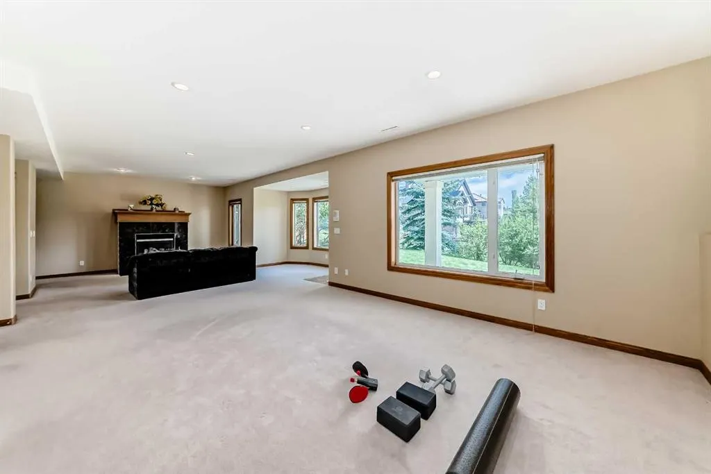 40 Royal Highland Court NW
