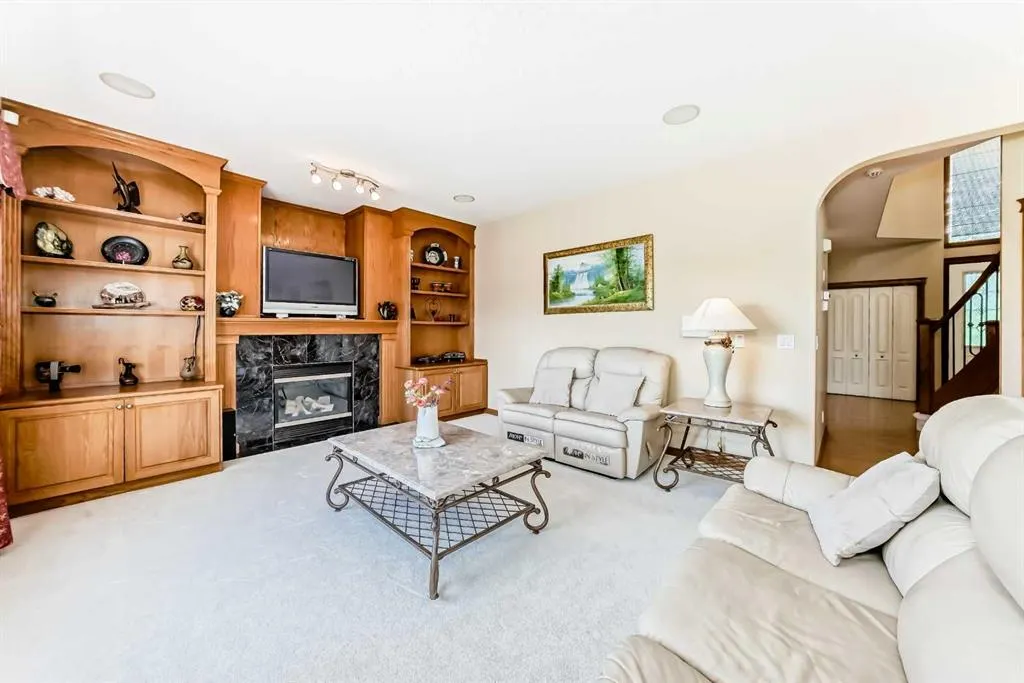 40 Royal Highland Court NW