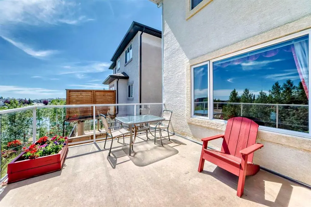 40 Royal Highland Court NW