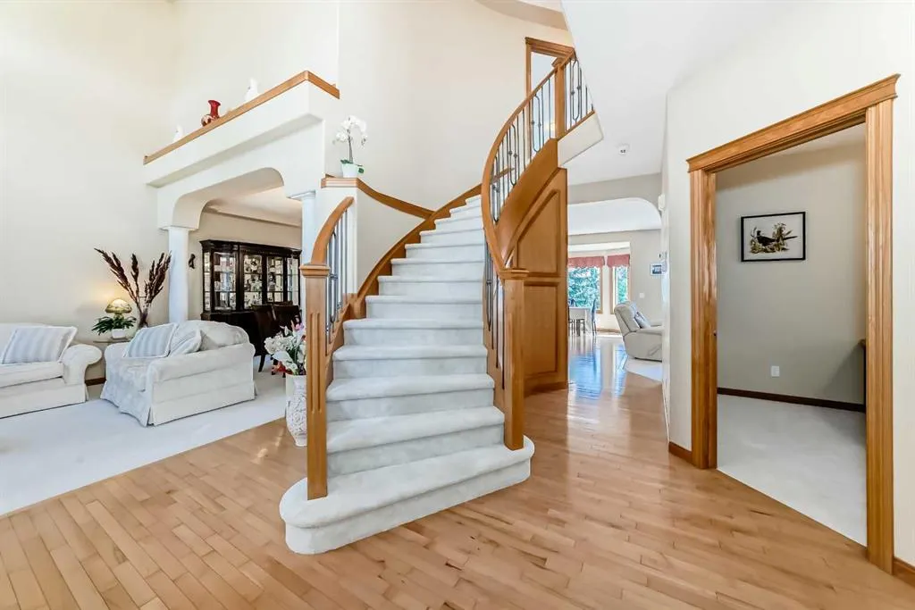 40 Royal Highland Court NW