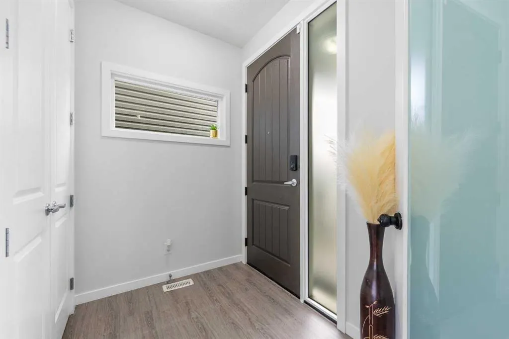 205 Legacy Reach Crescent SE