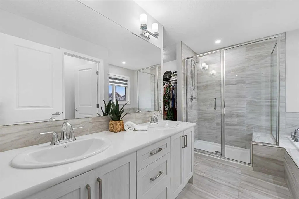 205 Legacy Reach Crescent SE
