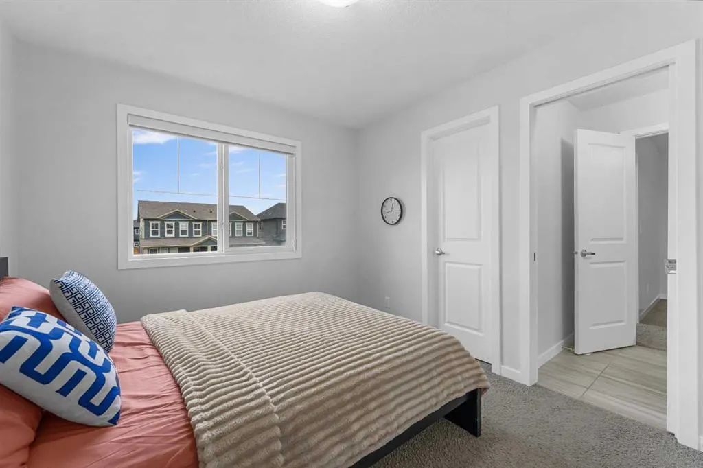 205 Legacy Reach Crescent SE