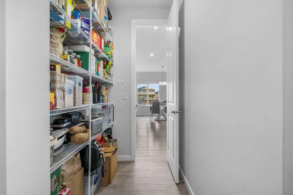 205 Legacy Reach Crescent SE