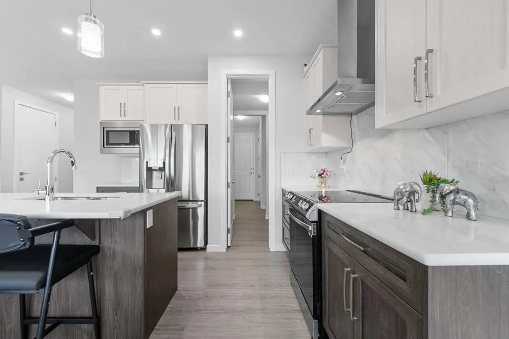 205 Legacy Reach Crescent SE