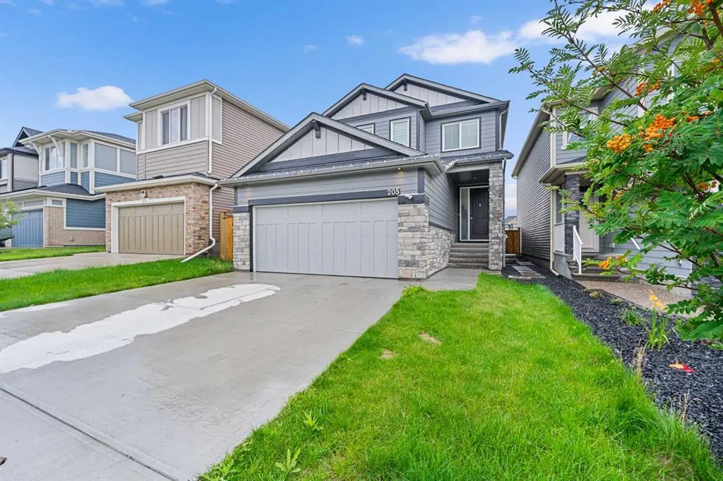 205 Legacy Reach Crescent SE