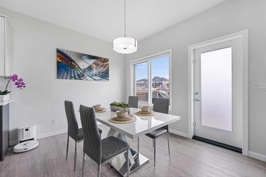 205 Legacy Reach Crescent SE