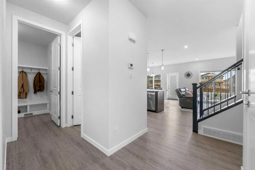 205 Legacy Reach Crescent SE