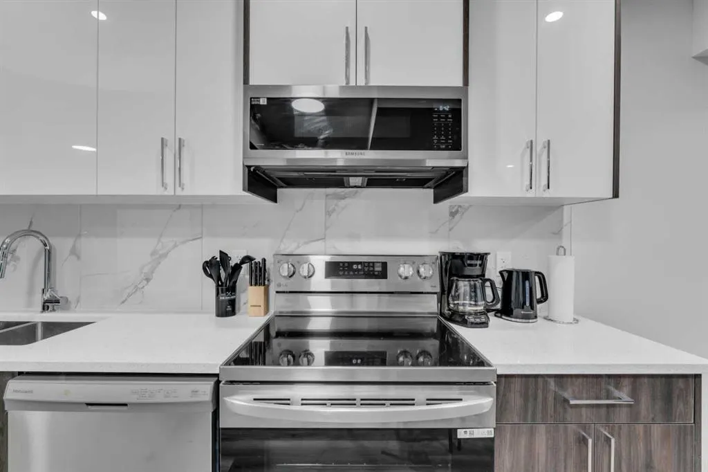 205 Legacy Reach Crescent SE