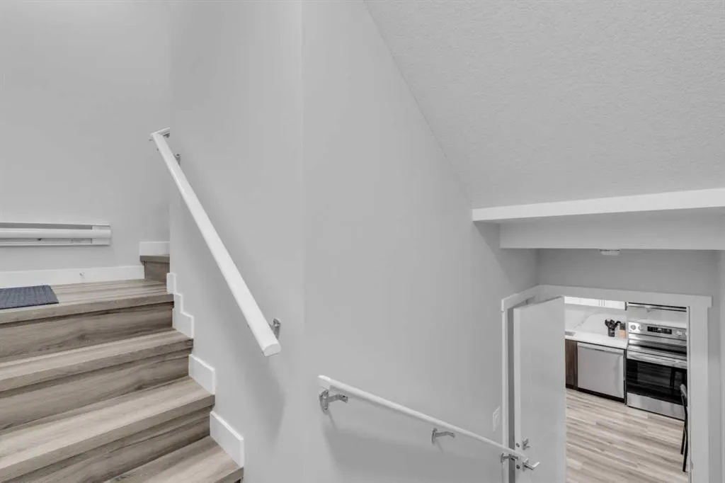 205 Legacy Reach Crescent SE