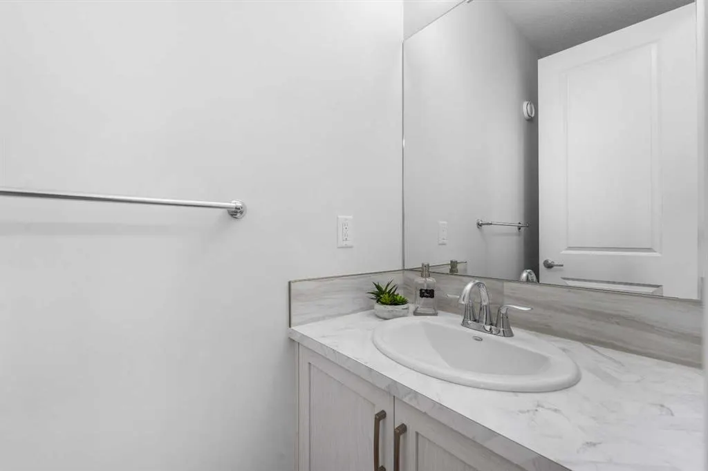 205 Legacy Reach Crescent SE
