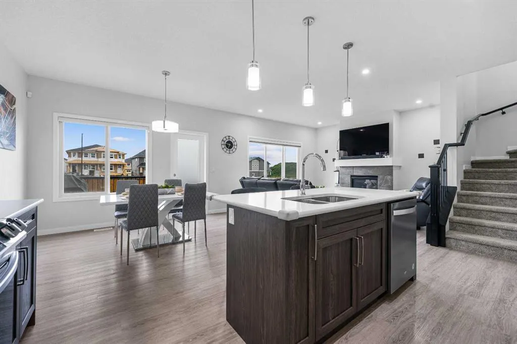 205 Legacy Reach Crescent SE