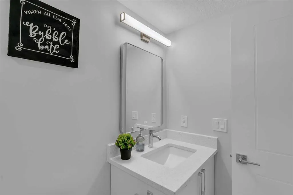 205 Legacy Reach Crescent SE