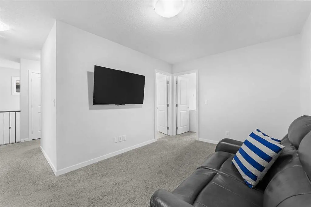 205 Legacy Reach Crescent SE