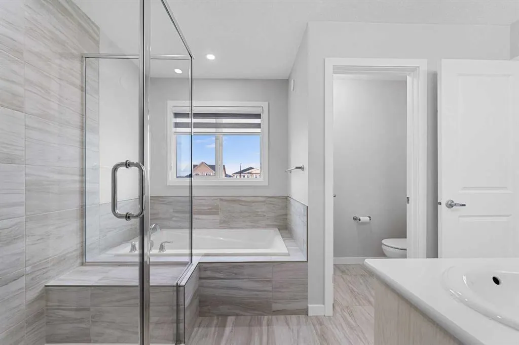 205 Legacy Reach Crescent SE