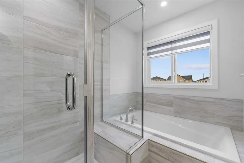 205 Legacy Reach Crescent SE