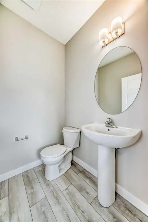 221 Midgrove Mews SW