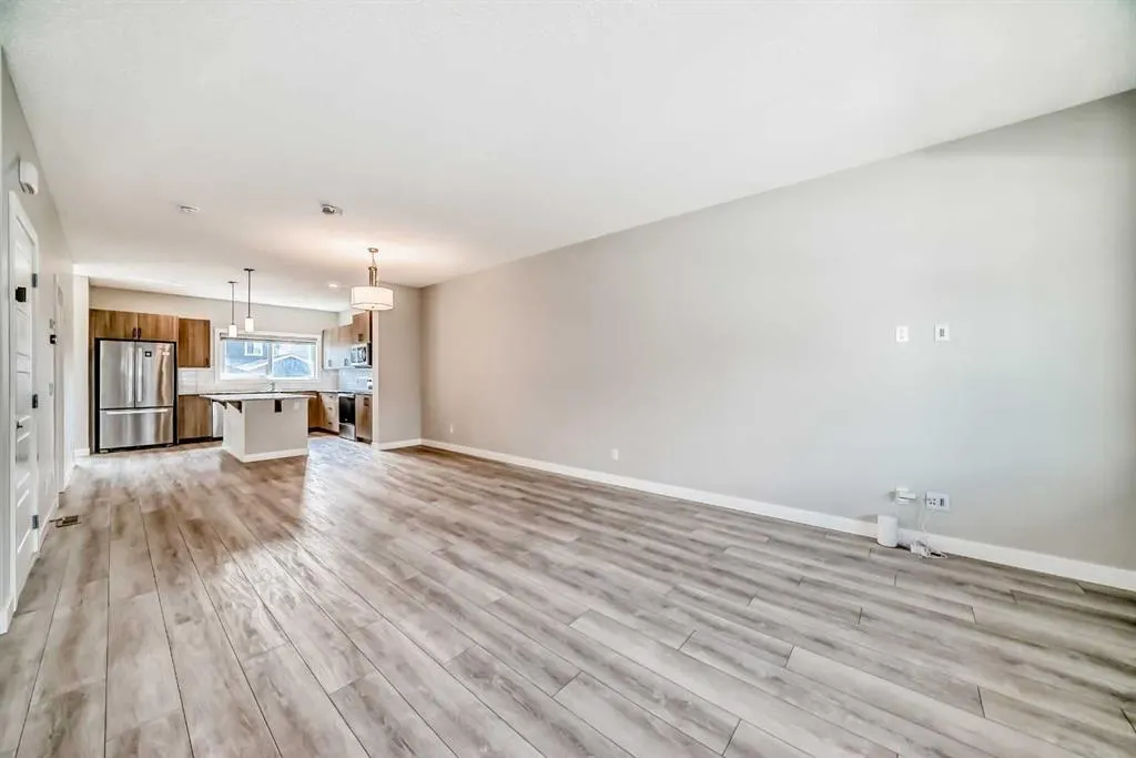 221 Midgrove Mews SW