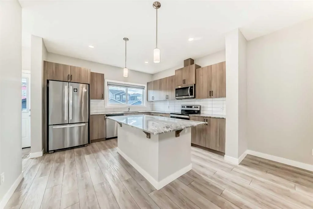 221 Midgrove Mews SW