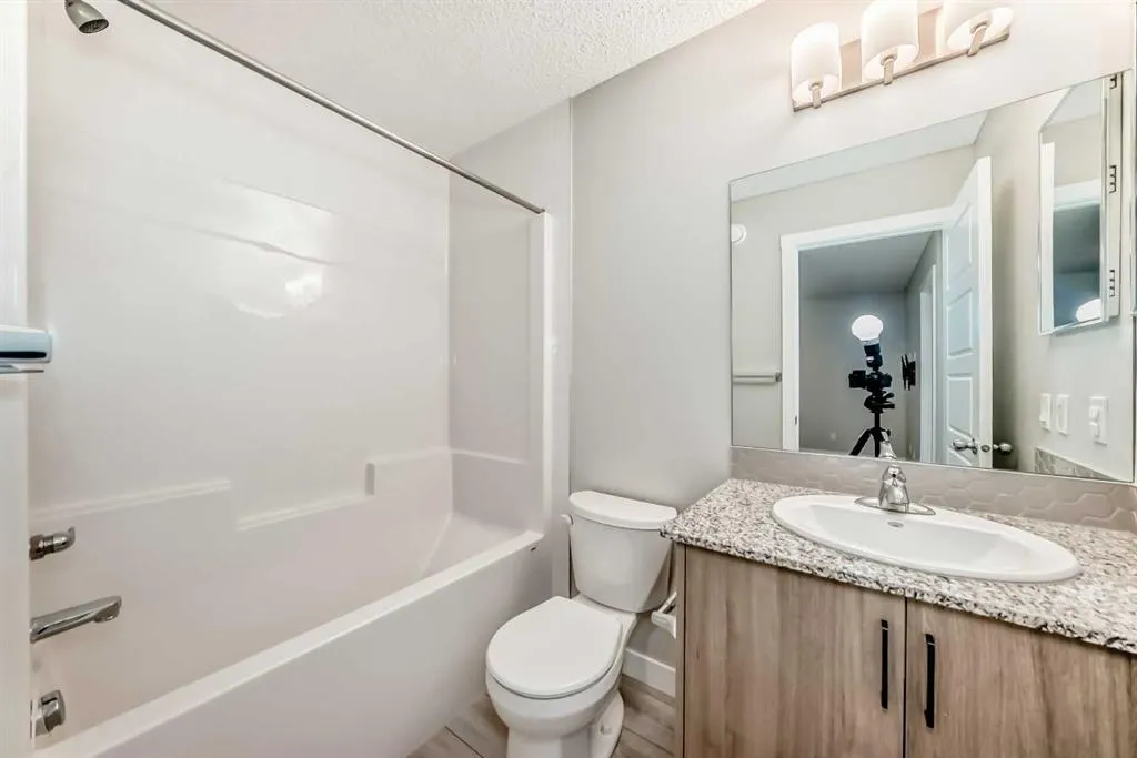 221 Midgrove Mews SW
