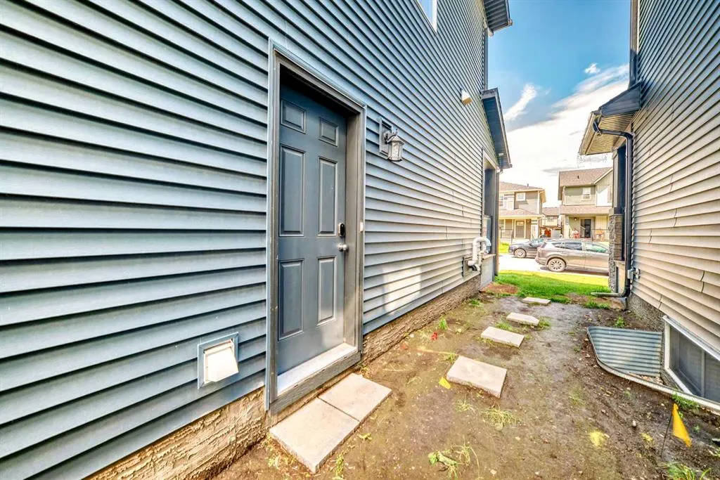 221 Midgrove Mews SW