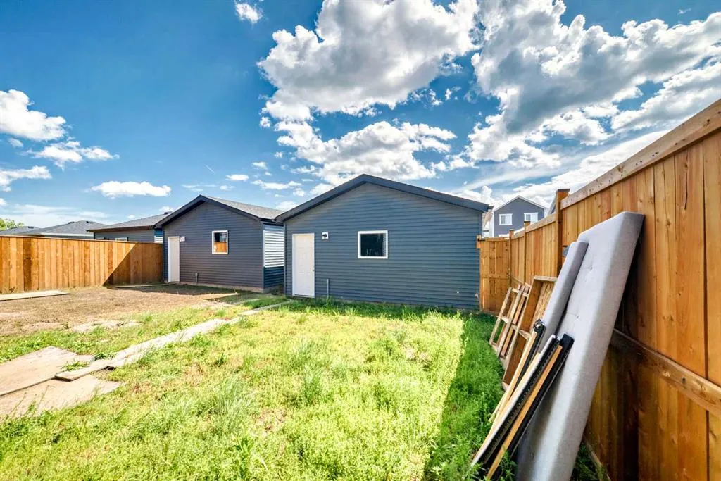 221 Midgrove Mews SW