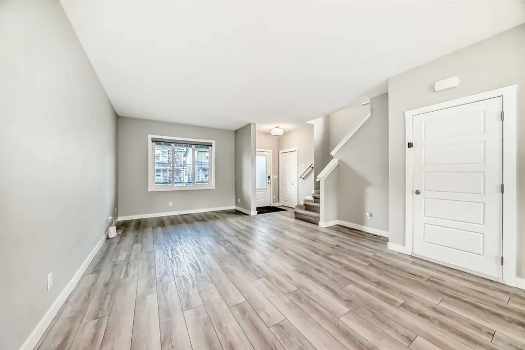 221 Midgrove Mews SW