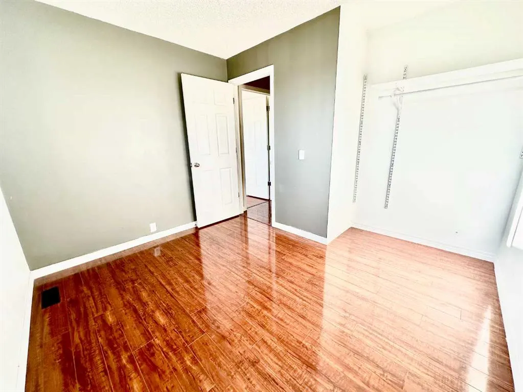 32 Erin Mount Crescent SE