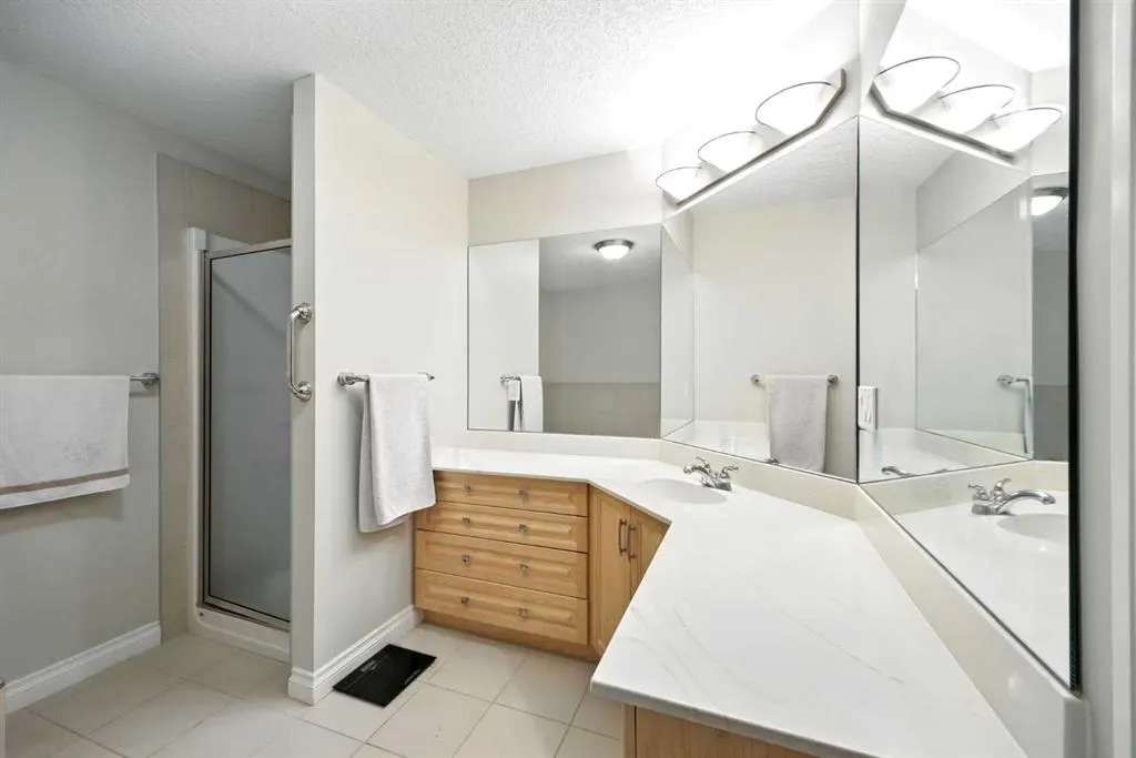 14 Hemlock Crescent SW, #8103