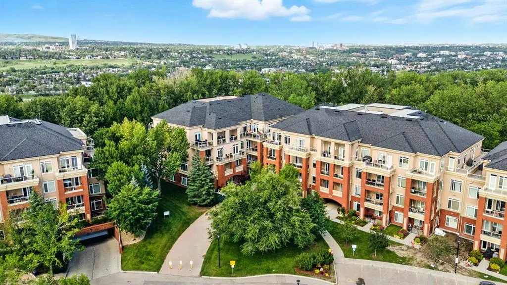 14 Hemlock Crescent SW, #8103