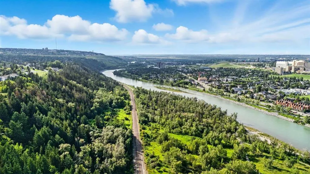 14 Hemlock Crescent SW, #8103