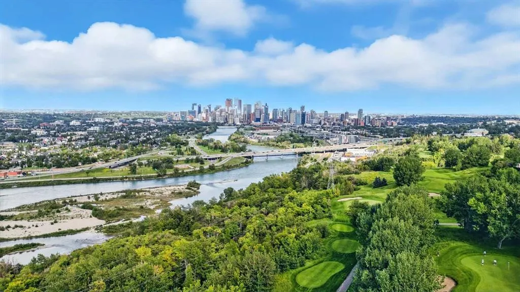 14 Hemlock Crescent SW, #8103