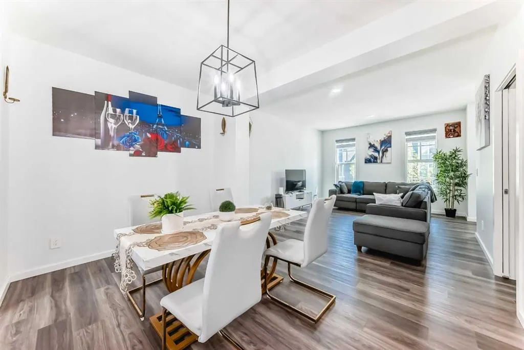 37 LAVENDER Passage SE