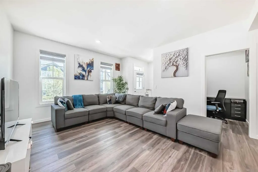 37 LAVENDER Passage SE