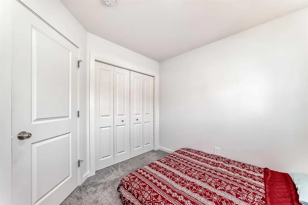 37 LAVENDER Passage SE
