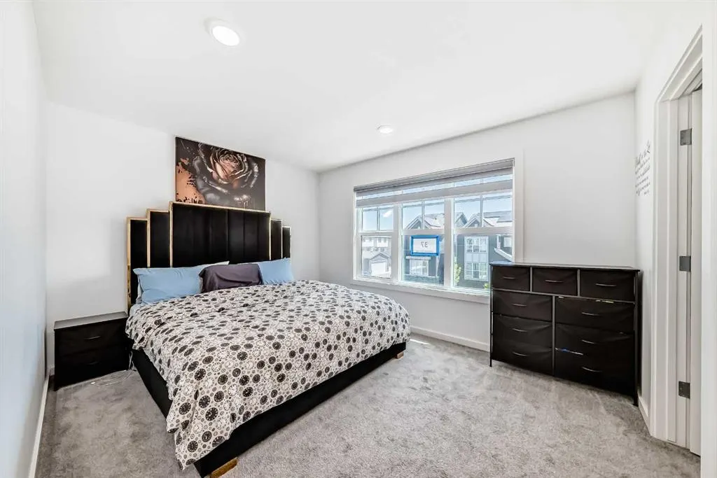 37 LAVENDER Passage SE