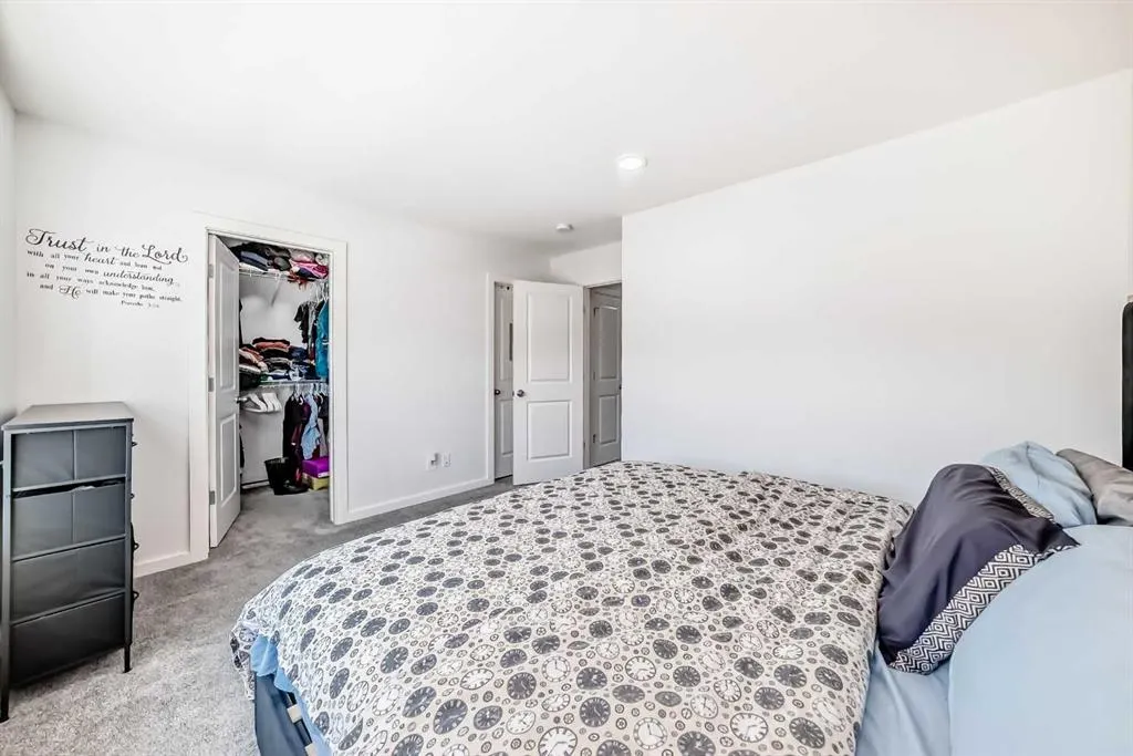 37 LAVENDER Passage SE