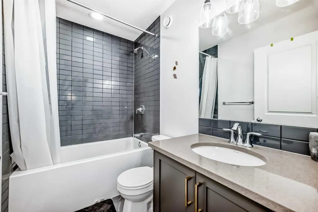 37 LAVENDER Passage SE