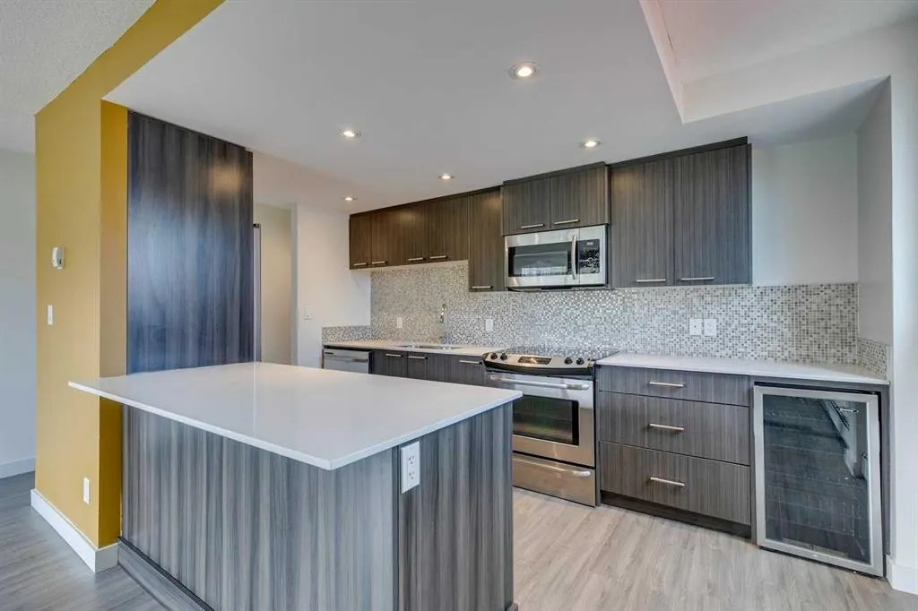 916 Memorial Drive NW, #402