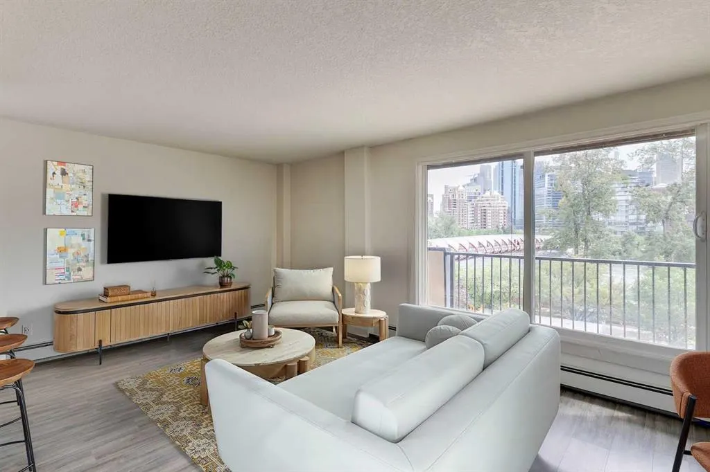 916 Memorial Drive NW, #402