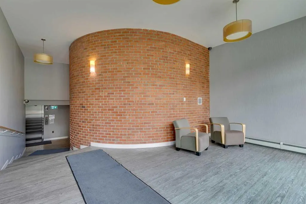 916 Memorial Drive NW, #402