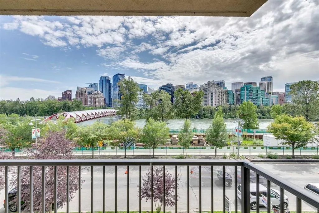 916 Memorial Drive NW, #402