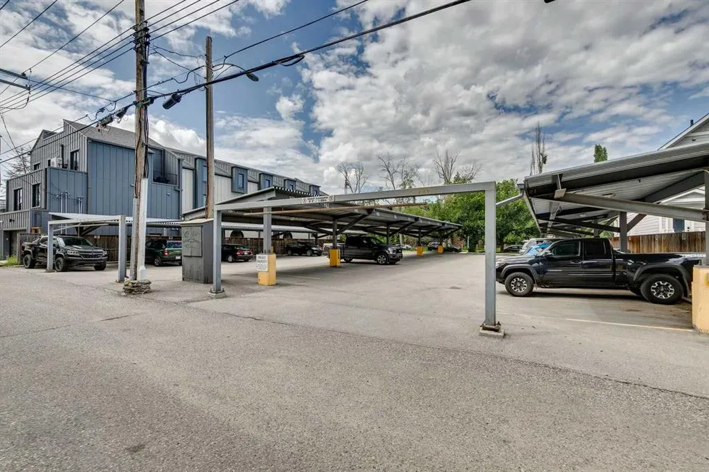 916 Memorial Drive NW, #402