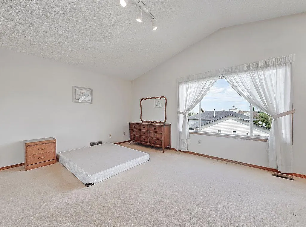 154 Sandarac Drive NW