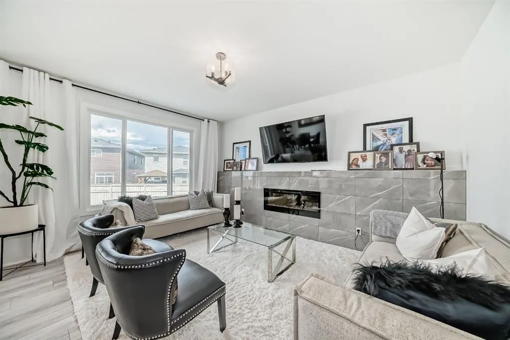 171 Red Sky Crescent NE