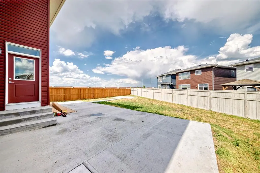 171 Red Sky Crescent NE