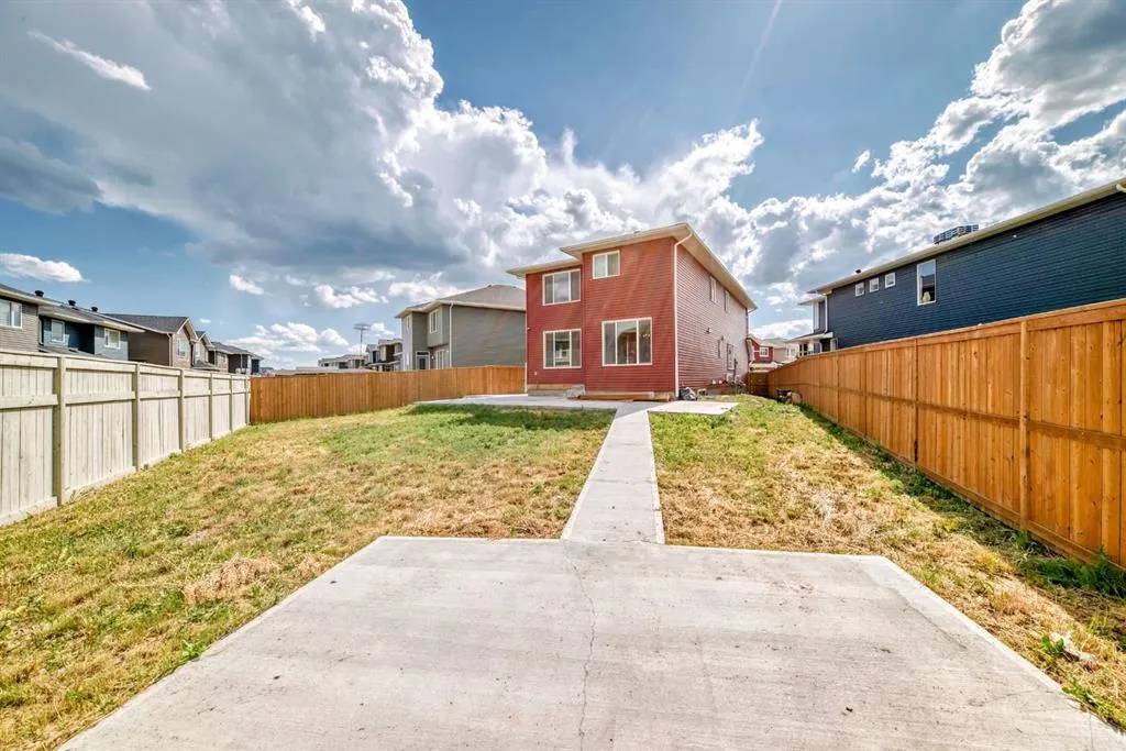 171 Red Sky Crescent NE