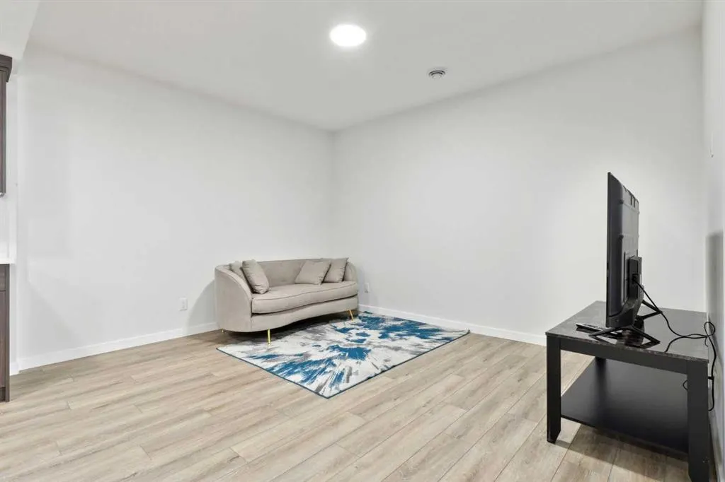 44 Magnolia Crescent SE