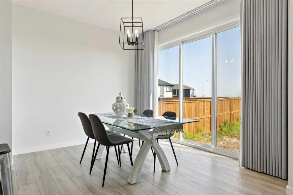 44 Magnolia Crescent SE